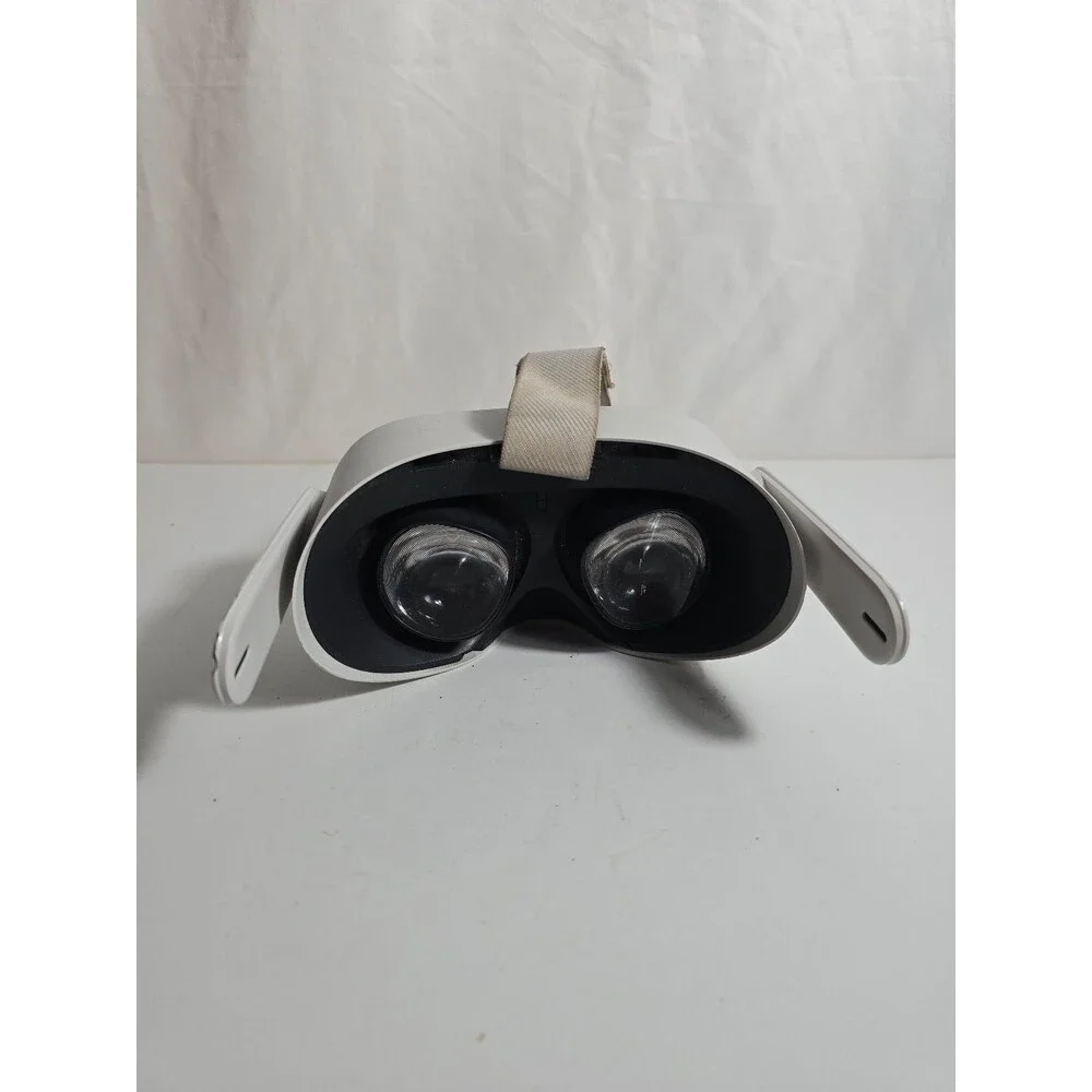 Meta Quest 2 64GB Standalone All-in-One VR Headset KW49CM Headset Only Tested